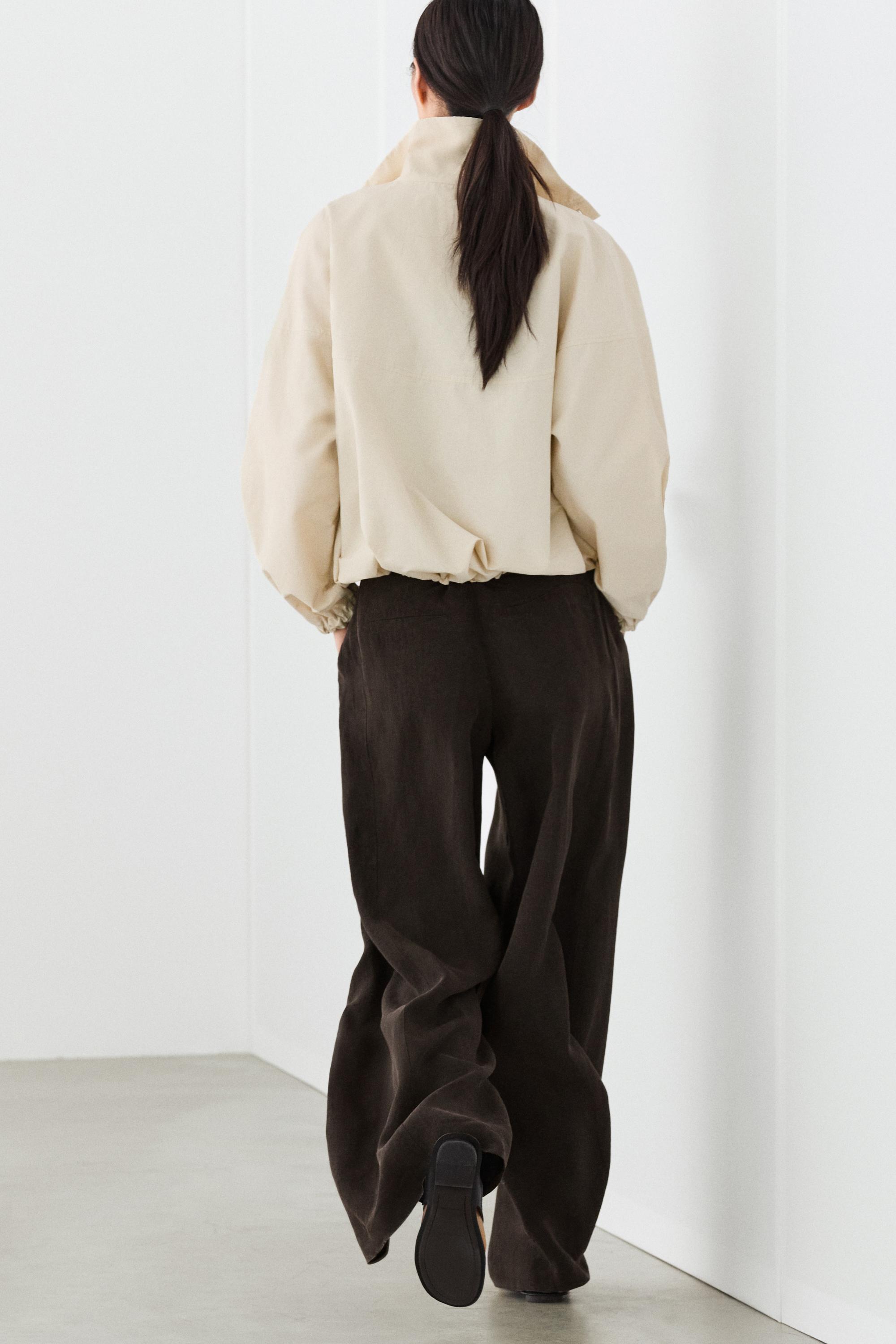 Wide-leg flowing trousers with darts